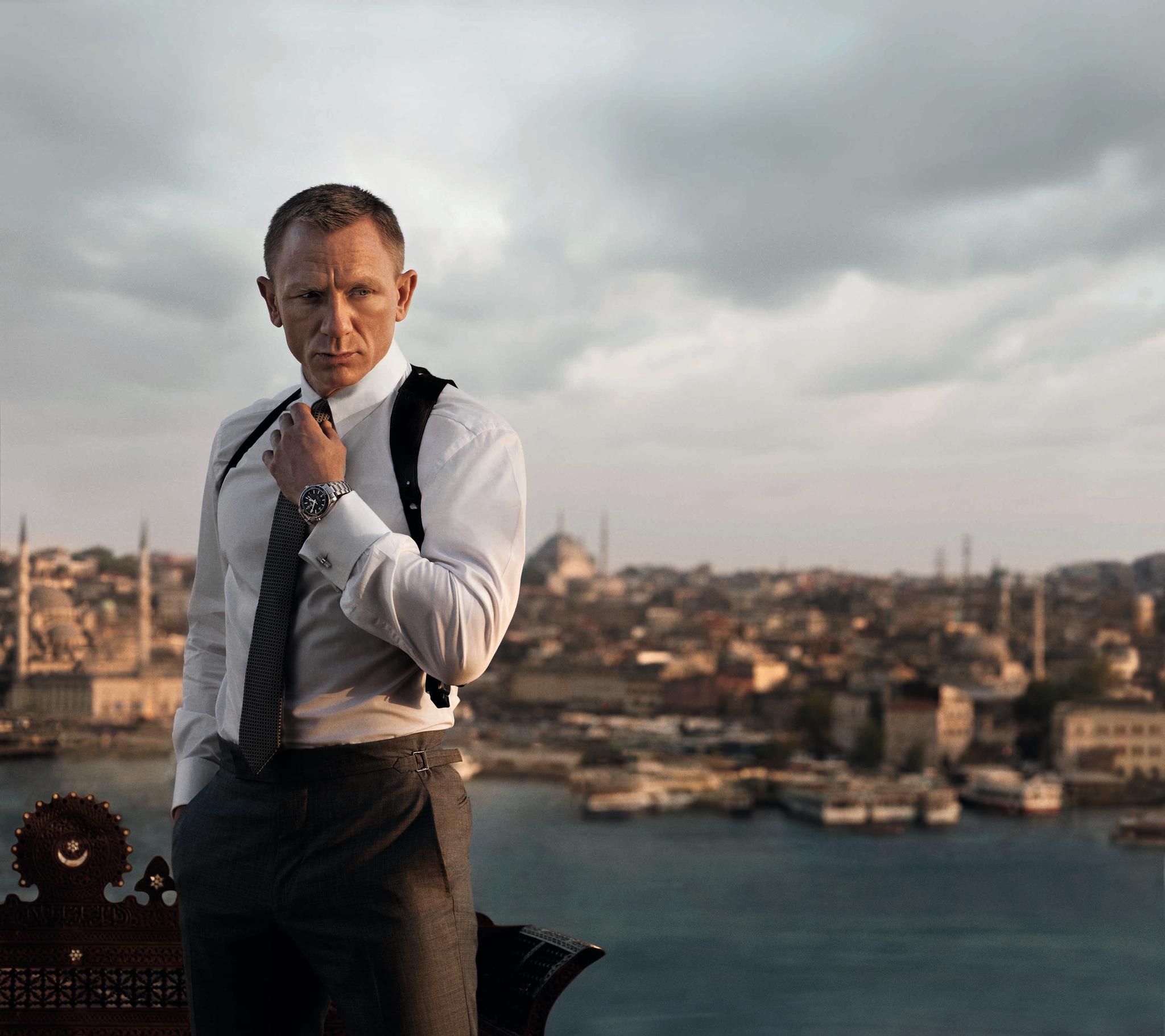 What watch does Daniel Craig wear as James Bond in Skyfall? - Celebrity ...